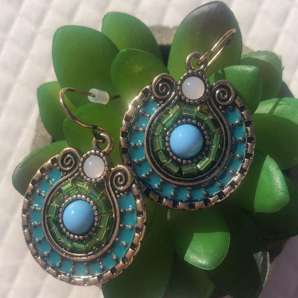Beautiful vintage feel earrings blue 💙.
